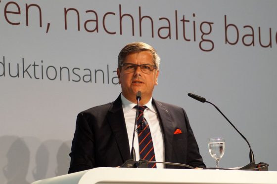 Der Europäische Fertigbauverband hat auf seiner Mitgliederversammlung Thomas Sapper, den Vorstandsvorsitzenden der DFH Deutsche Fertighaus Holding AG, zum neuen Präsidenten des Verbandes gewählt. (Foto: Markus Burgdorf)